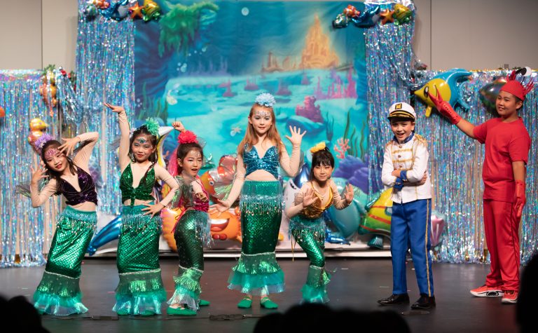 students training in musical theater performance class