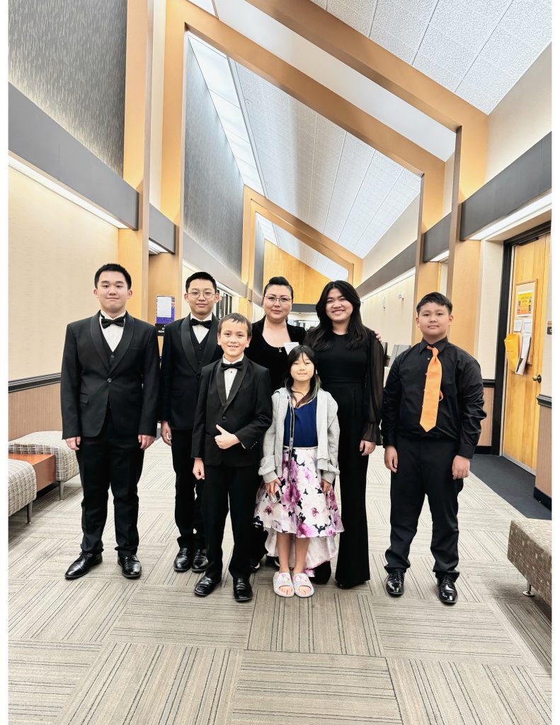 Dr. Han led HanOpera students to participate in NATs vocal competition and won awards